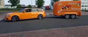 oranges Auto der Fahrschule Eckhard Neumann